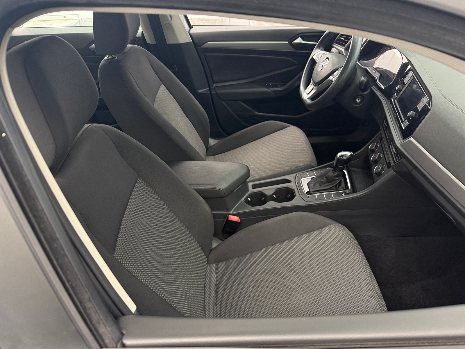 Thumbnail: 2019 Volkswagen Jetta - 2