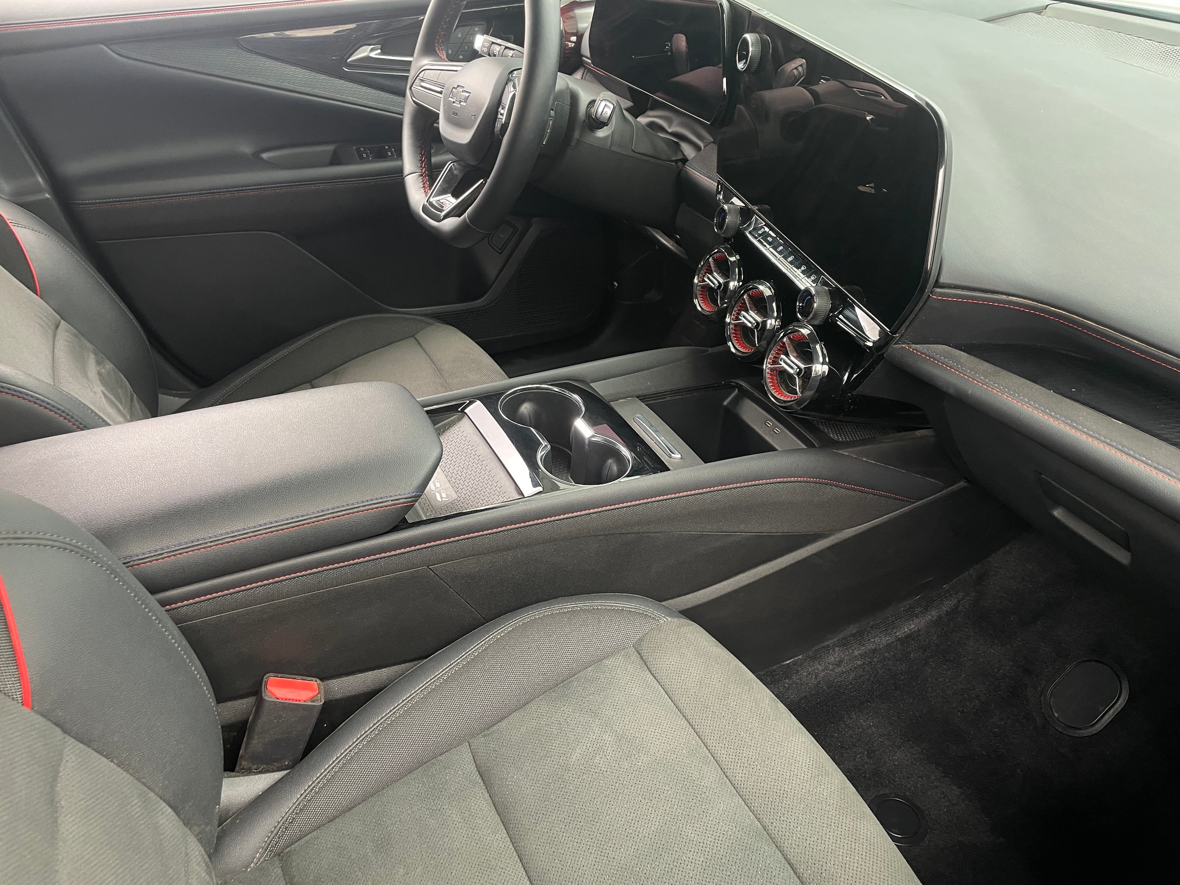 Used 2024 Chevrolet Blazer EV RS with VIN 3GNKDCRJ5RS184696 for sale in Oak Creek, WI