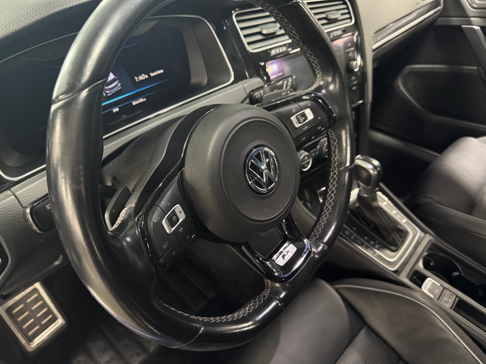 Thumbnail: 2019 Volkswagen Golf - 4