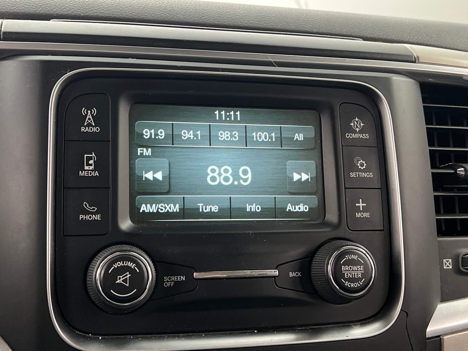 Thumbnail: 2019 RAM 1500 Classic - 4