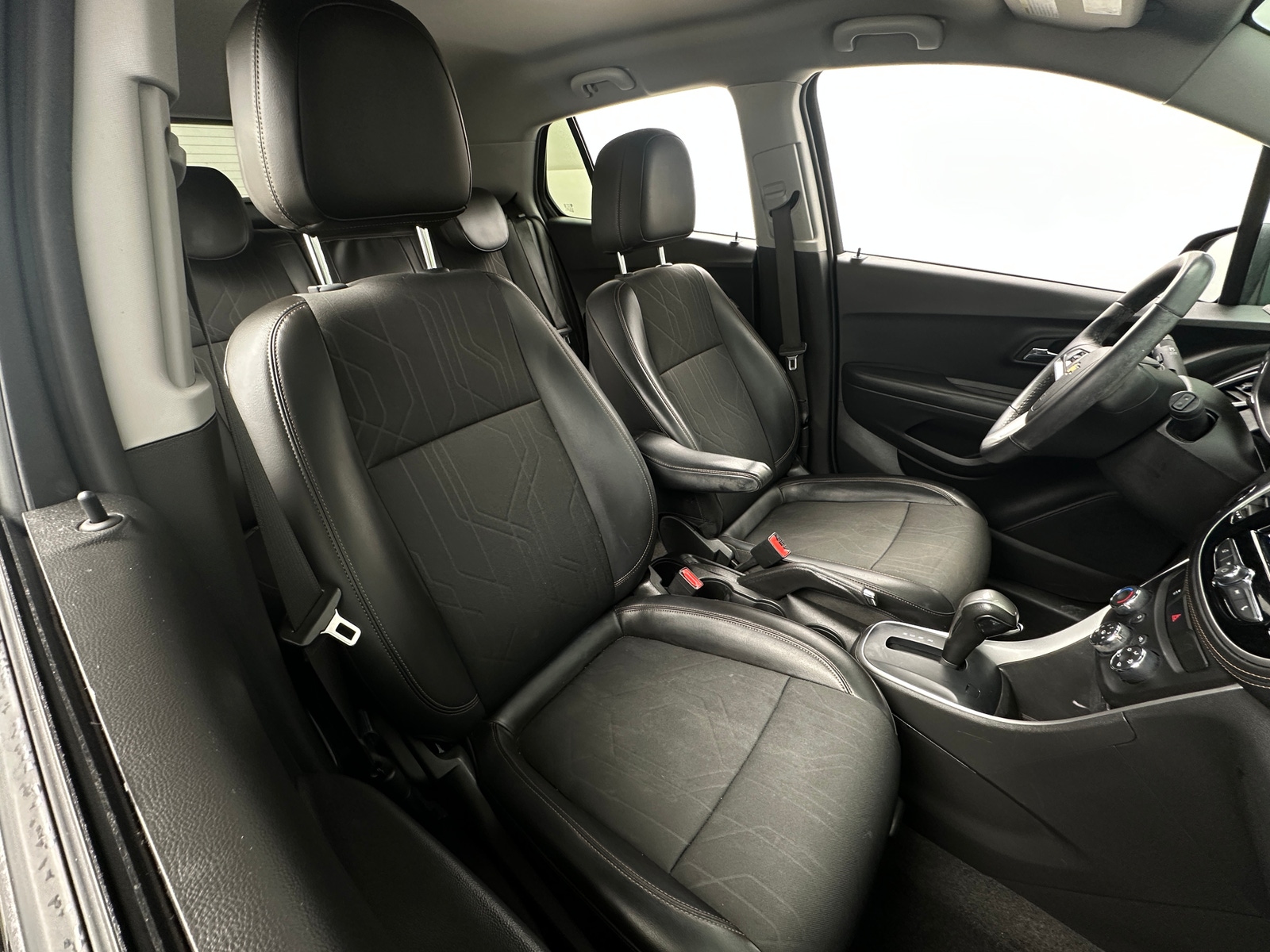 Thumbnail: 2022 Chevrolet Trax - 2