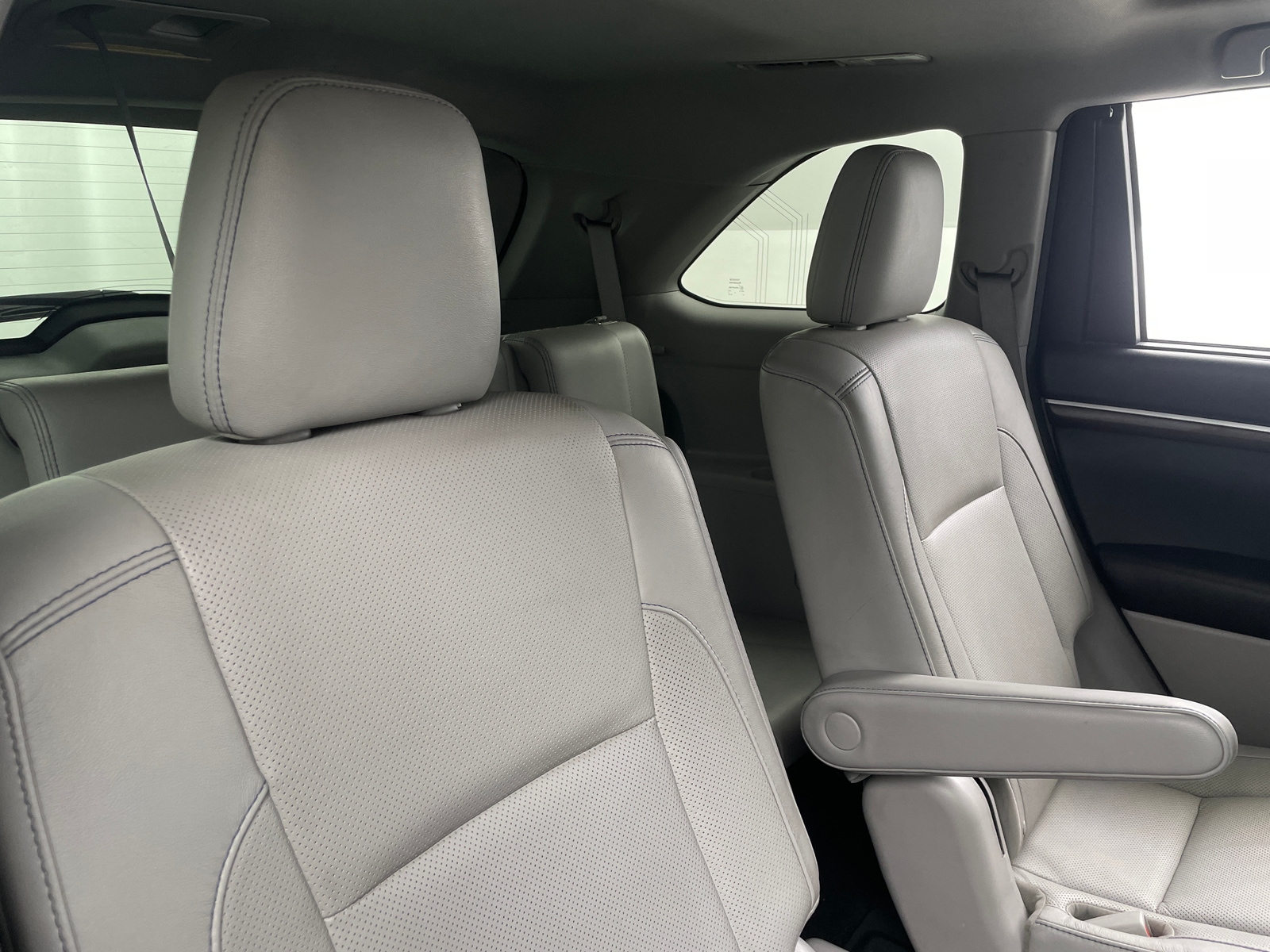 Thumbnail: 2016 Toyota Highlander - 5