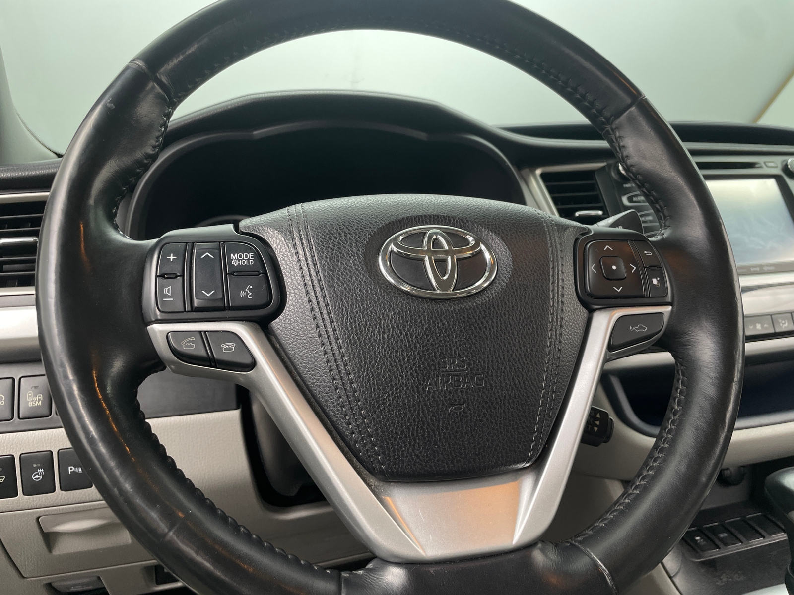 Thumbnail: 2016 Toyota Highlander - 4
