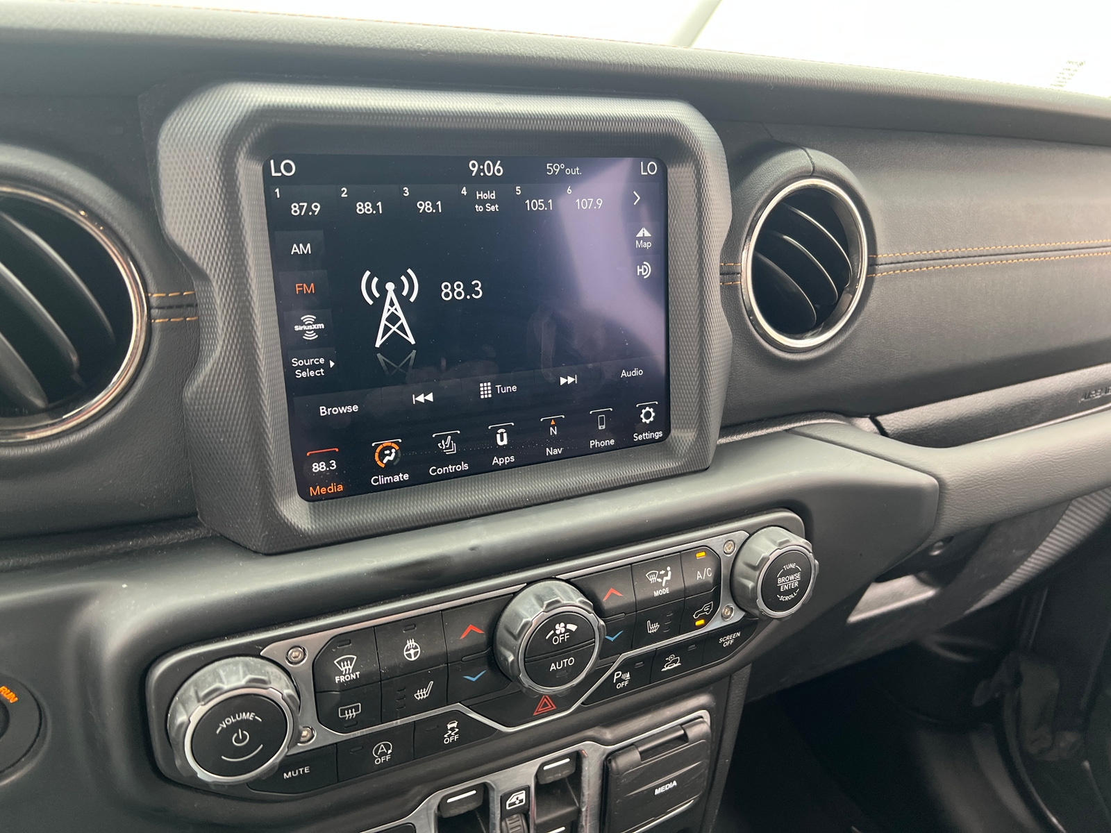 Thumbnail: 2021 Jeep Gladiator - 3