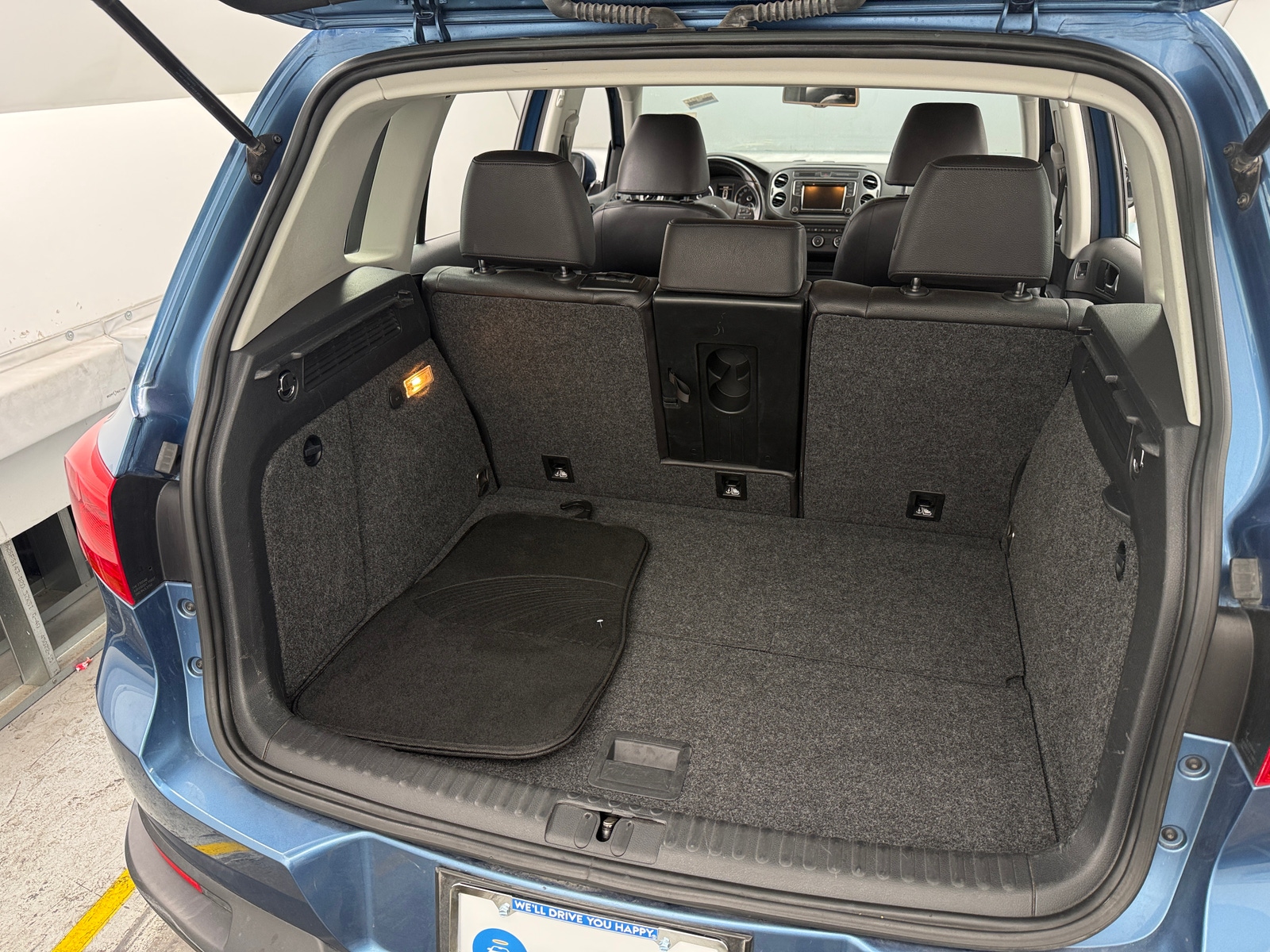 Thumbnail: 2017 Volkswagen Tiguan - 7