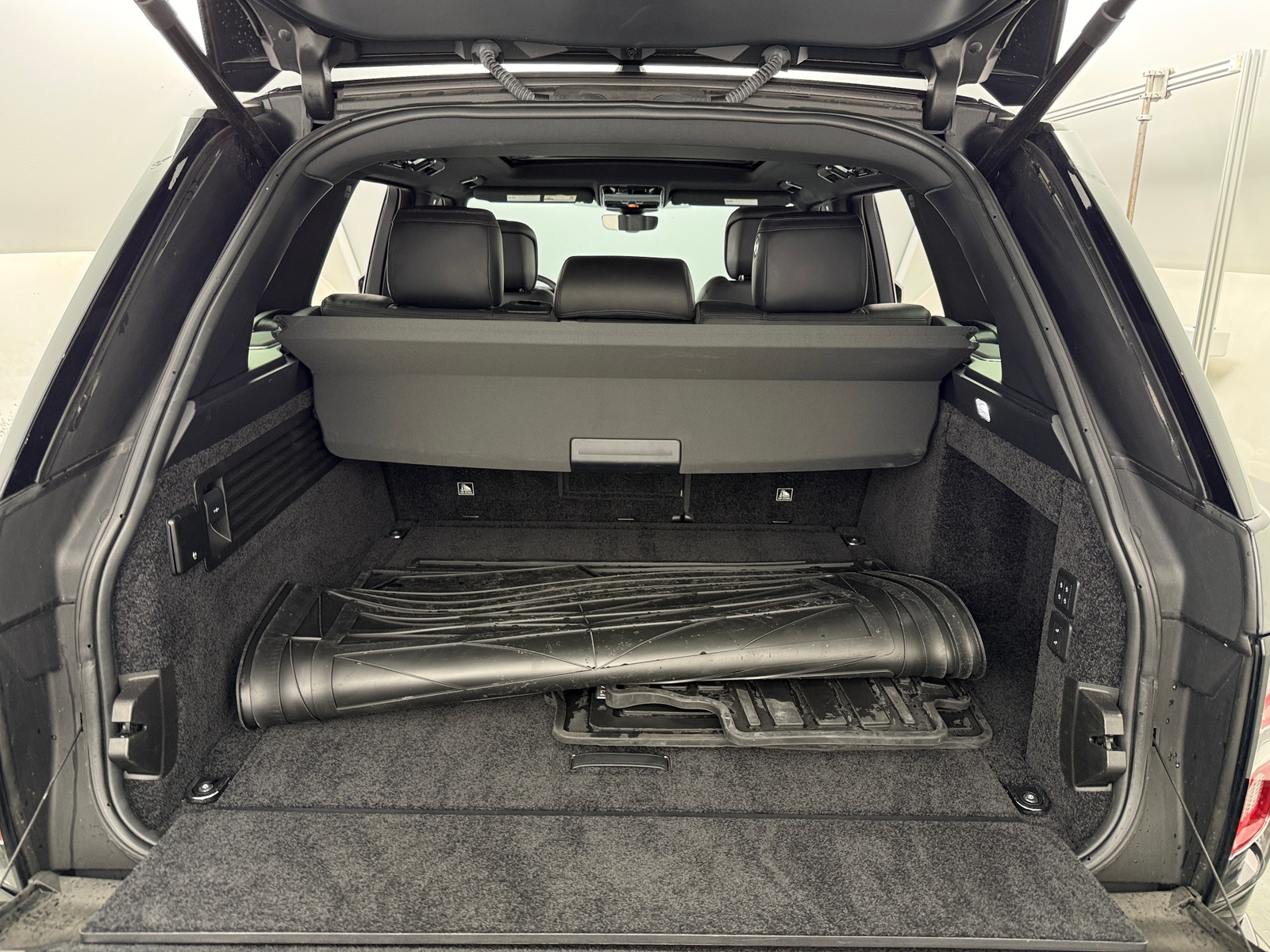 Thumbnail: 2020 Land Rover Range Rover - 6