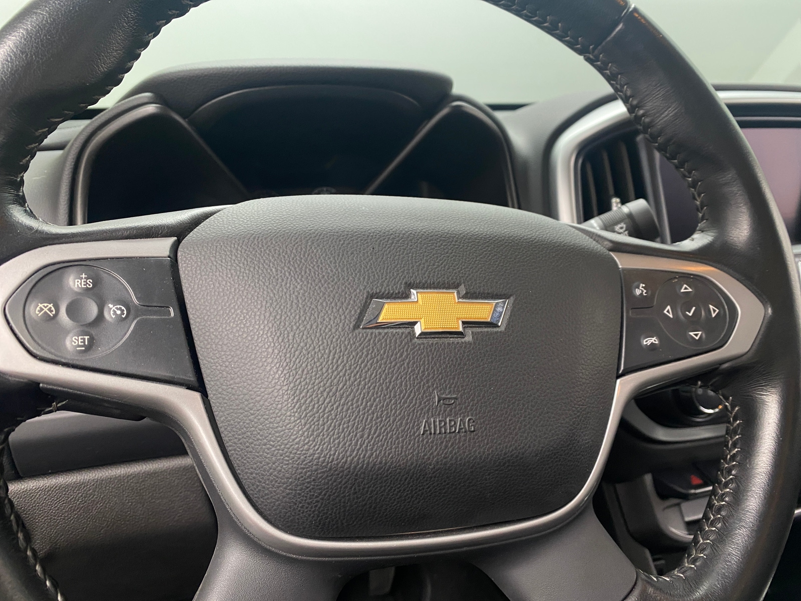 Thumbnail: 2022 Chevrolet Colorado - 5