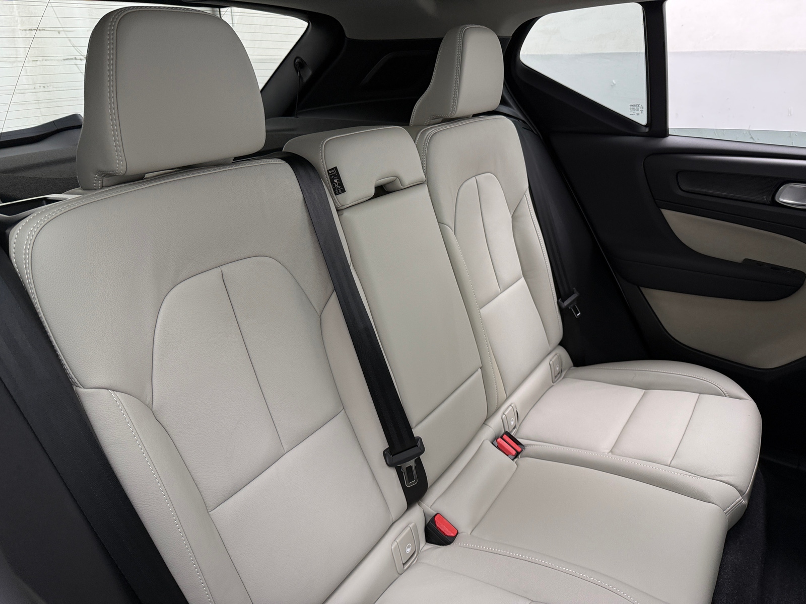 Thumbnail: 2025 Volvo XC40 - 6