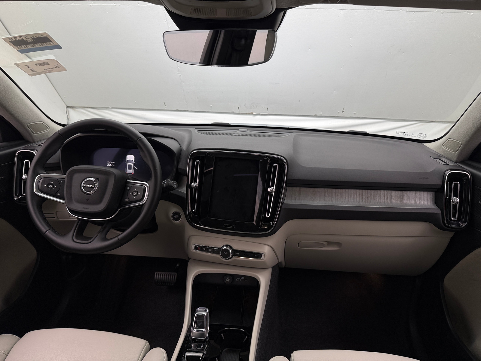 Thumbnail: 2025 Volvo XC40 - 3