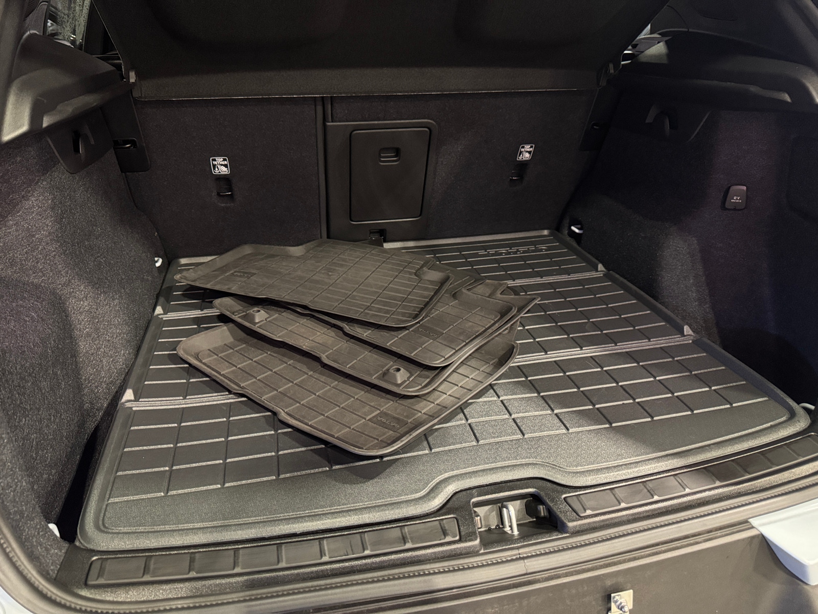 Thumbnail: 2025 Volvo XC40 - 7