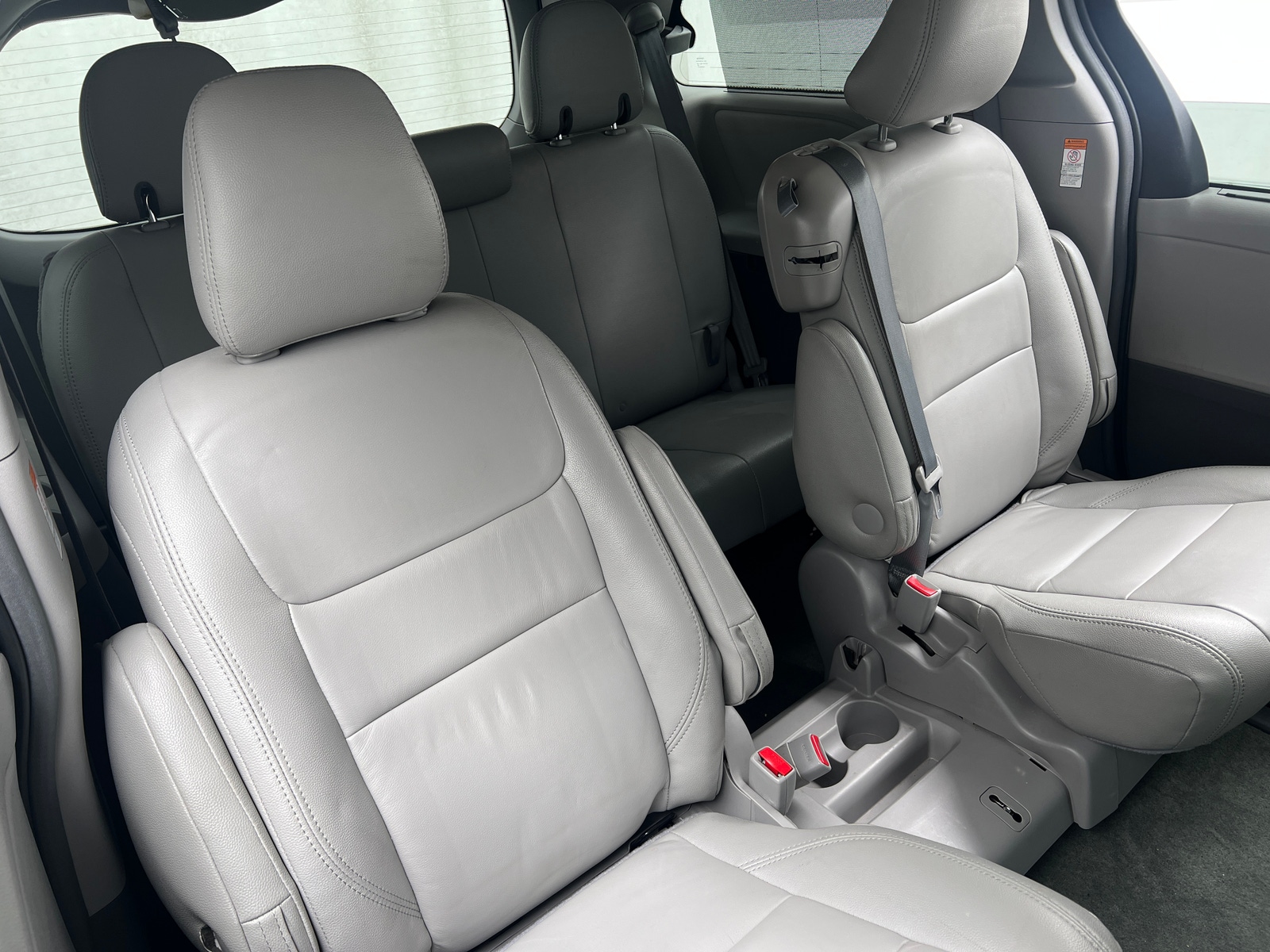 Thumbnail: 2017 Toyota Sienna - 6