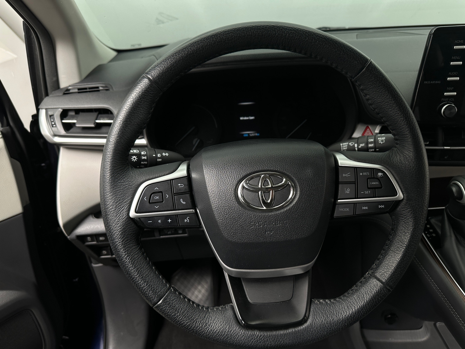 Thumbnail: 2022 Toyota Sienna - 4