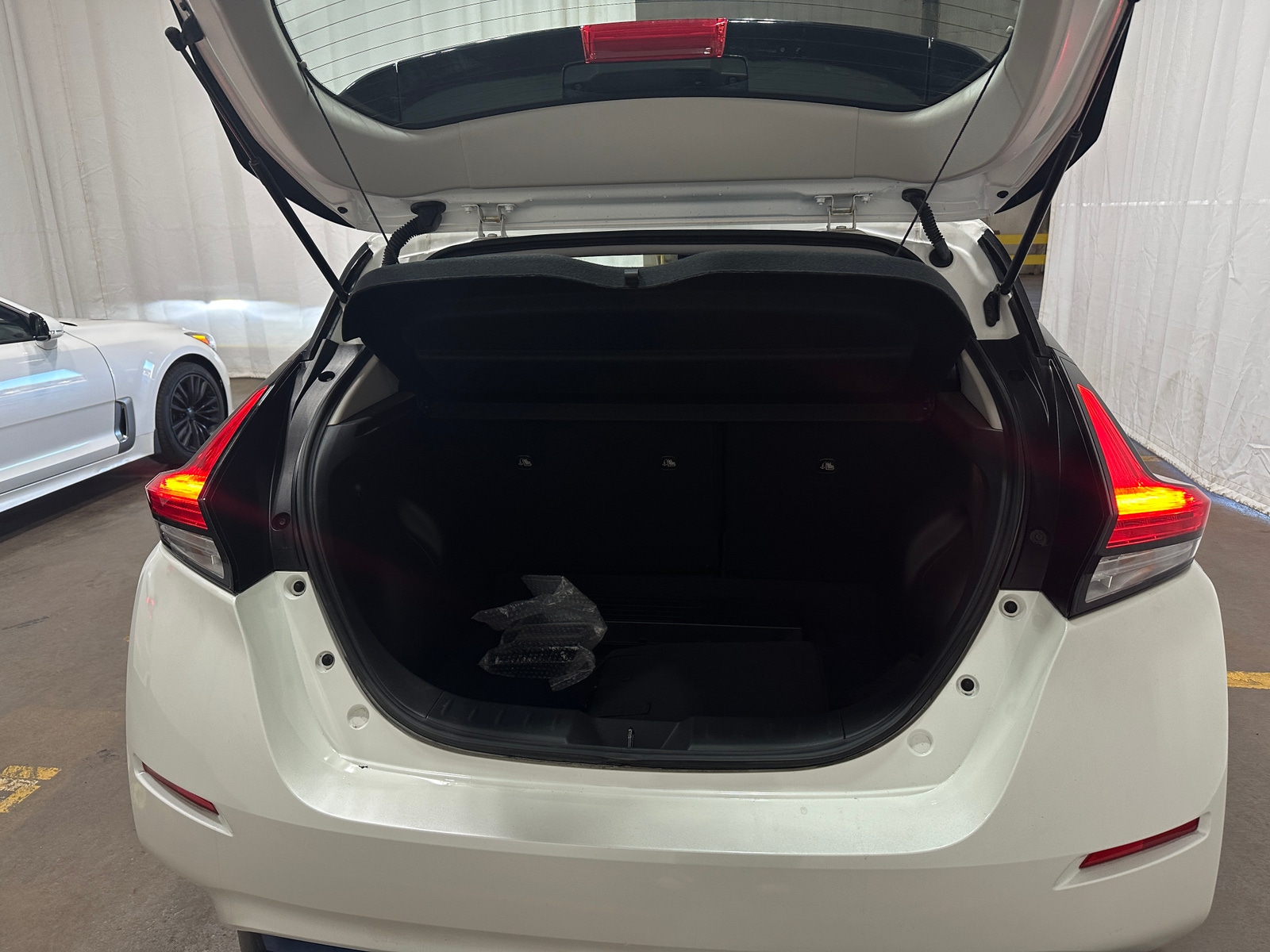 Thumbnail: 2018 Nissan Leaf - 6