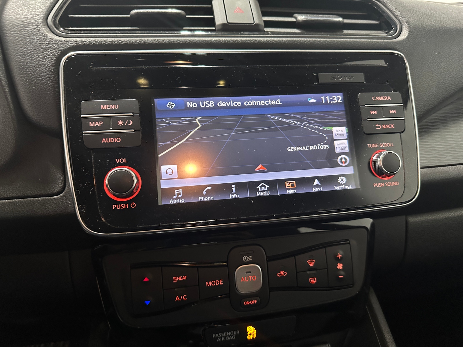 Thumbnail: 2018 Nissan Leaf - 3