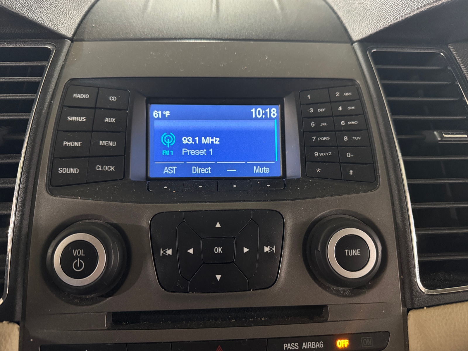 Thumbnail: 2016 Ford Taurus - 4