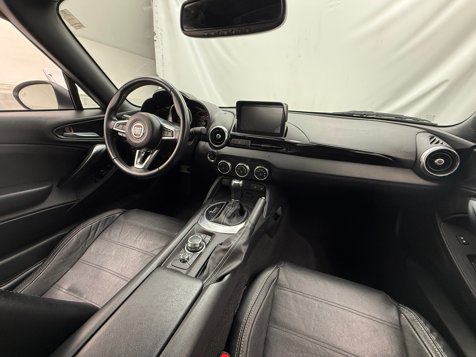 Thumbnail: 2017 Fiat 124 Spider - 2