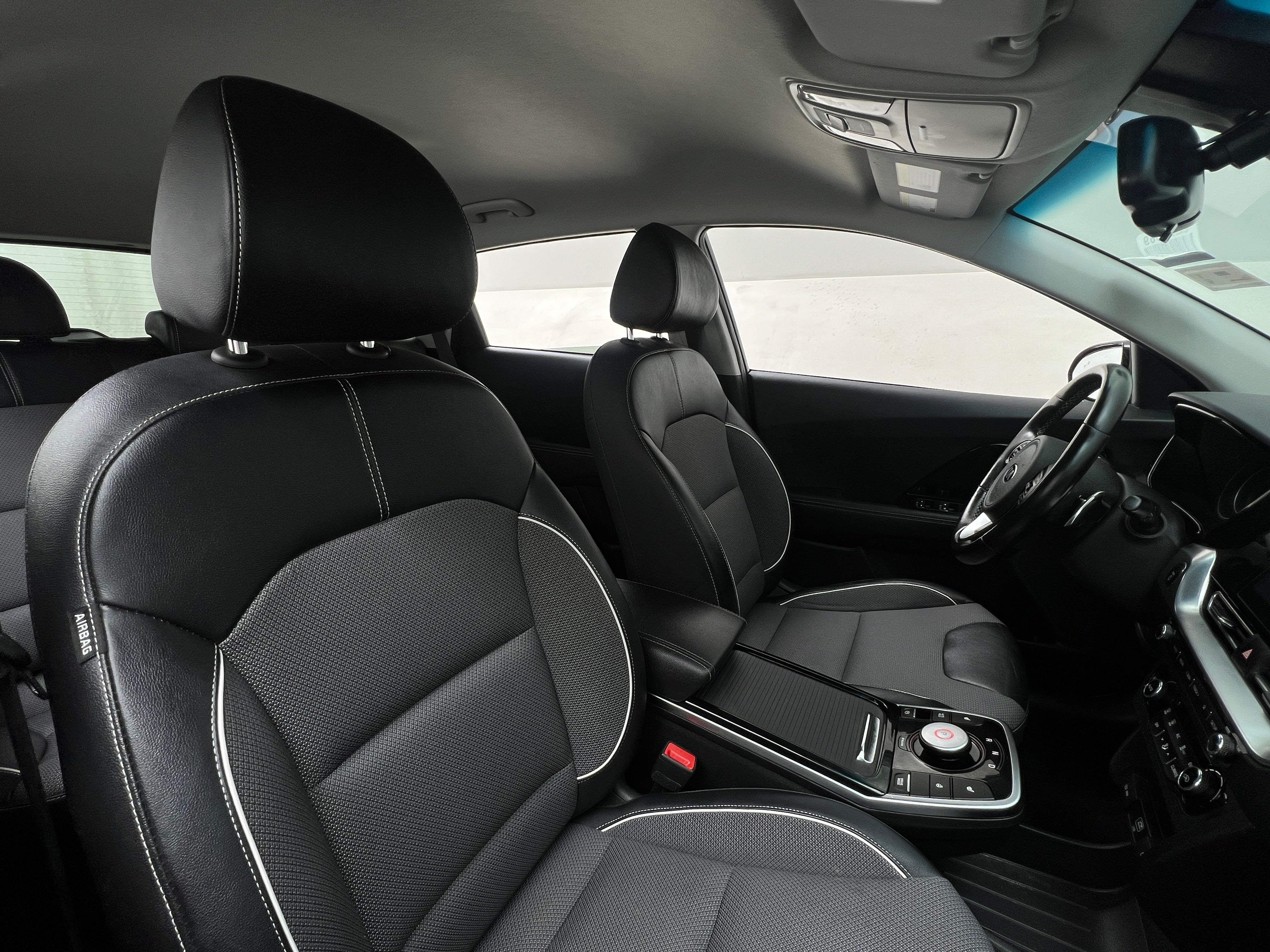 Used 2020 Kia Niro EX with VIN KNDCC3LG8L5063708 for sale in Oak Creek, WI