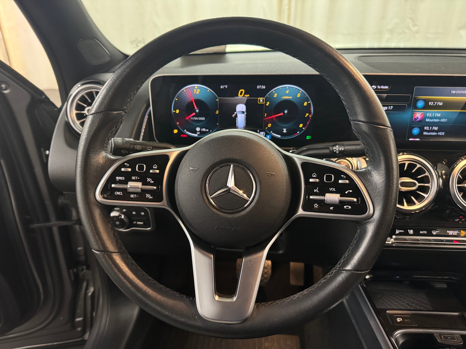 Thumbnail: 2021 Mercedes-Benz GLB - 4