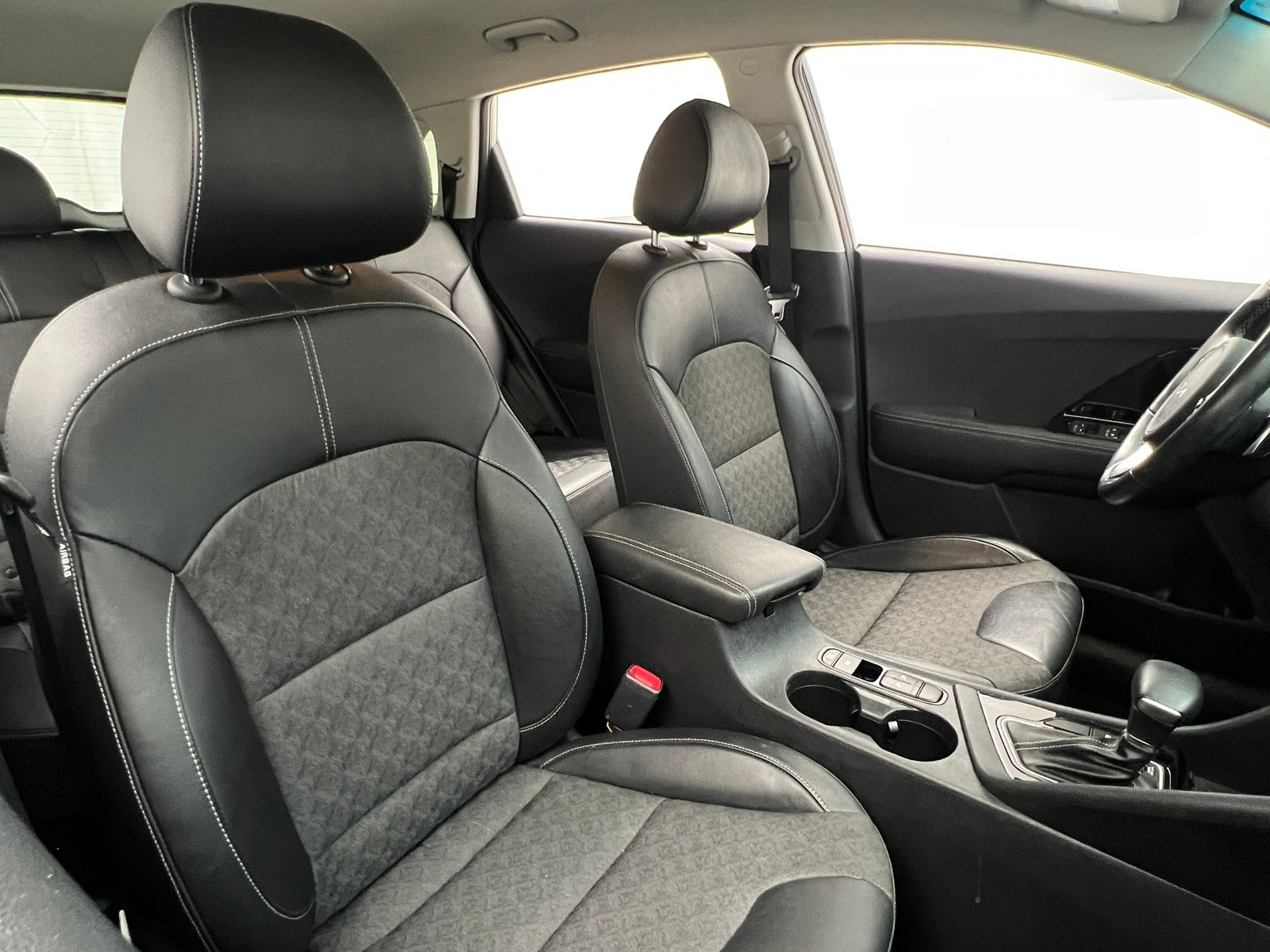 Thumbnail: 2022 Kia Niro - 2