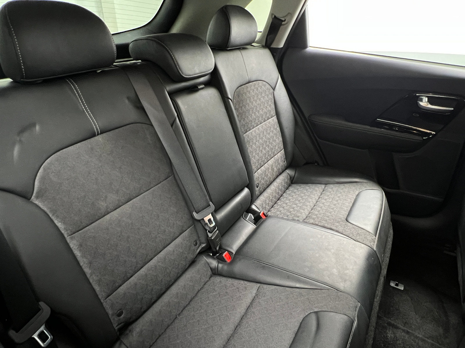 Thumbnail: 2022 Kia Niro - 6