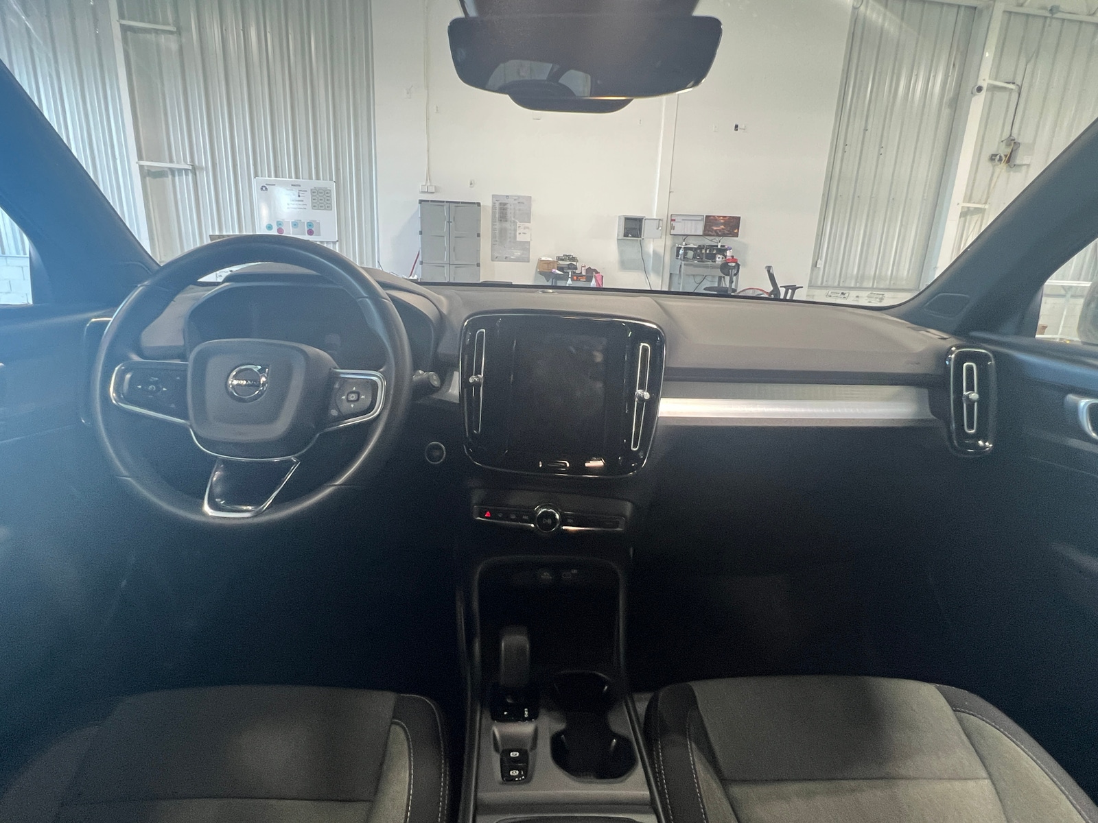 Thumbnail: 2024 Volvo XC40 - 3