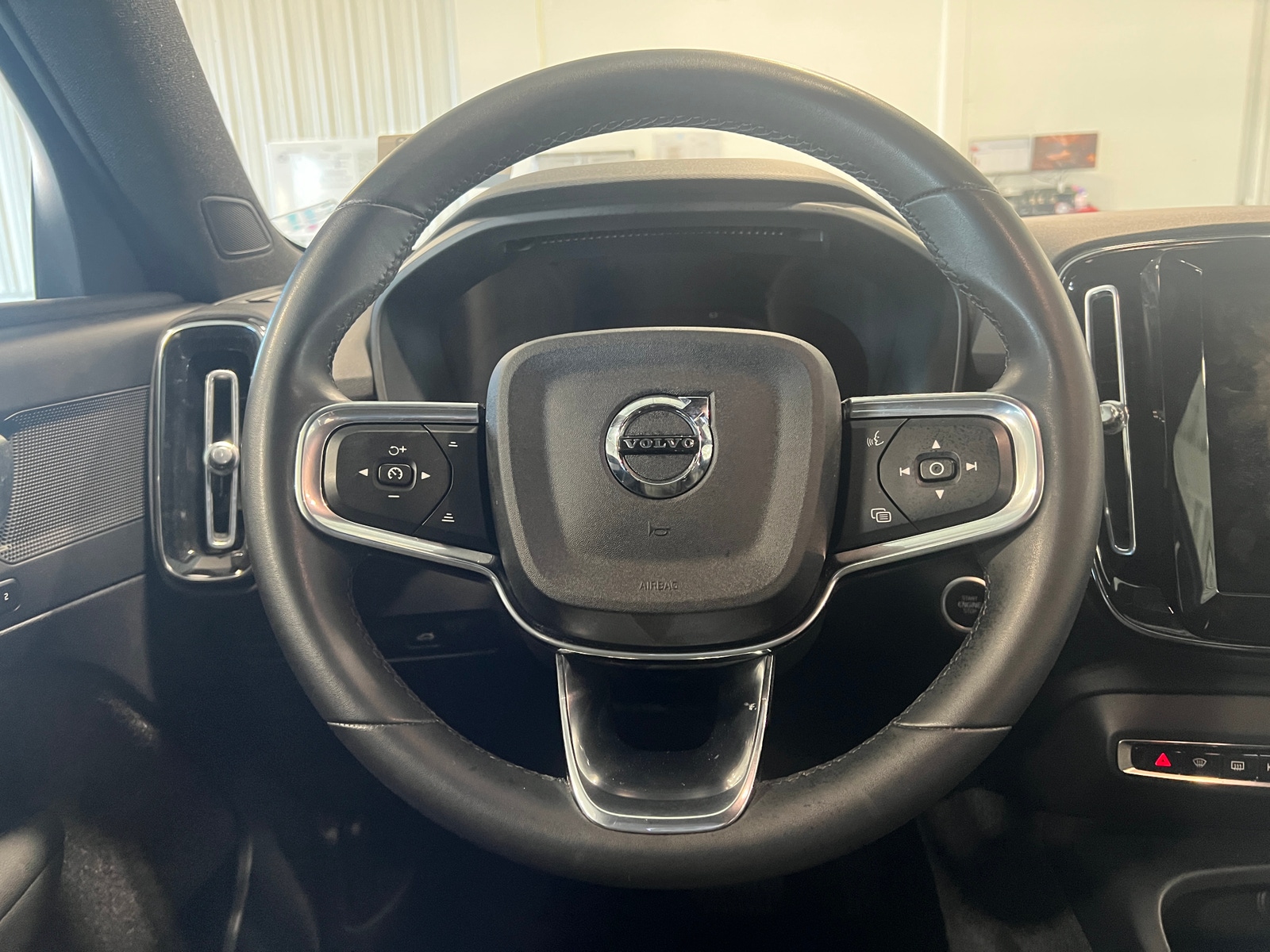 Thumbnail: 2024 Volvo XC40 - 5