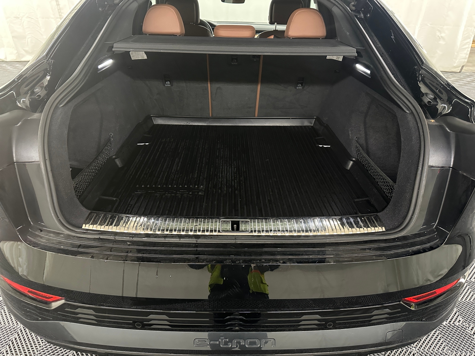 Thumbnail: 2024 Audi Q8 e-tron - 6