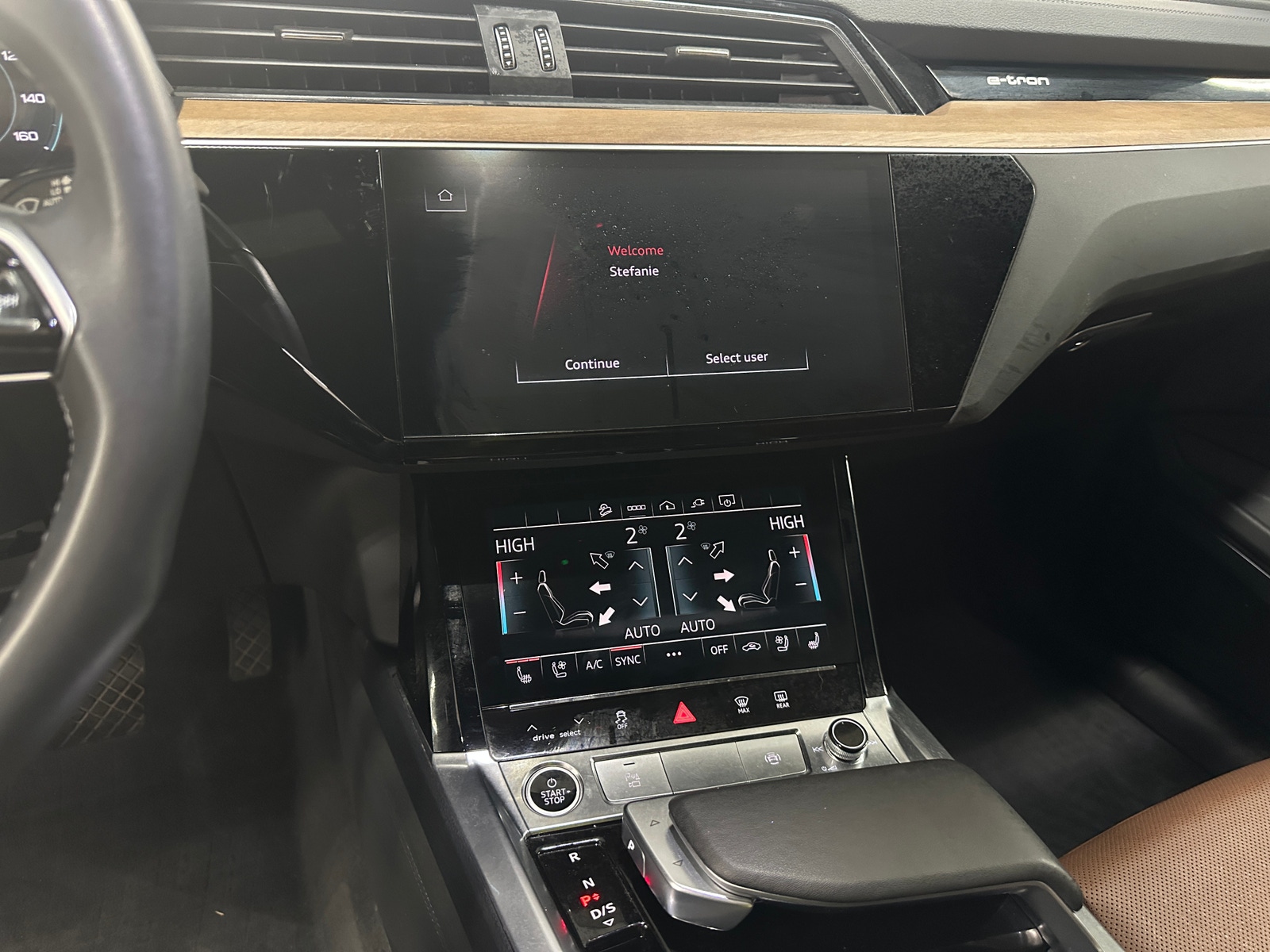 Thumbnail: 2024 Audi Q8 e-tron - 3