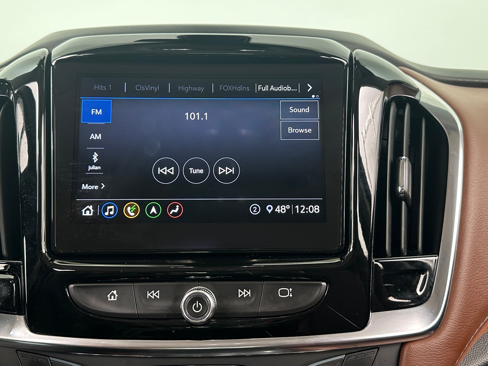 Thumbnail: 2021 Chevrolet Traverse - 3