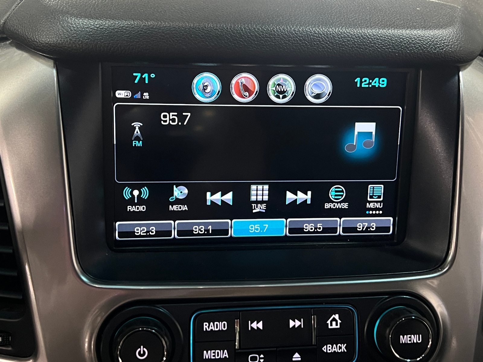 Thumbnail: 2019 Chevrolet Tahoe - 3