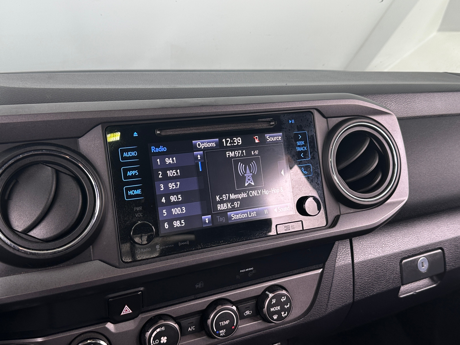 Thumbnail: 2019 Toyota Tacoma - 4