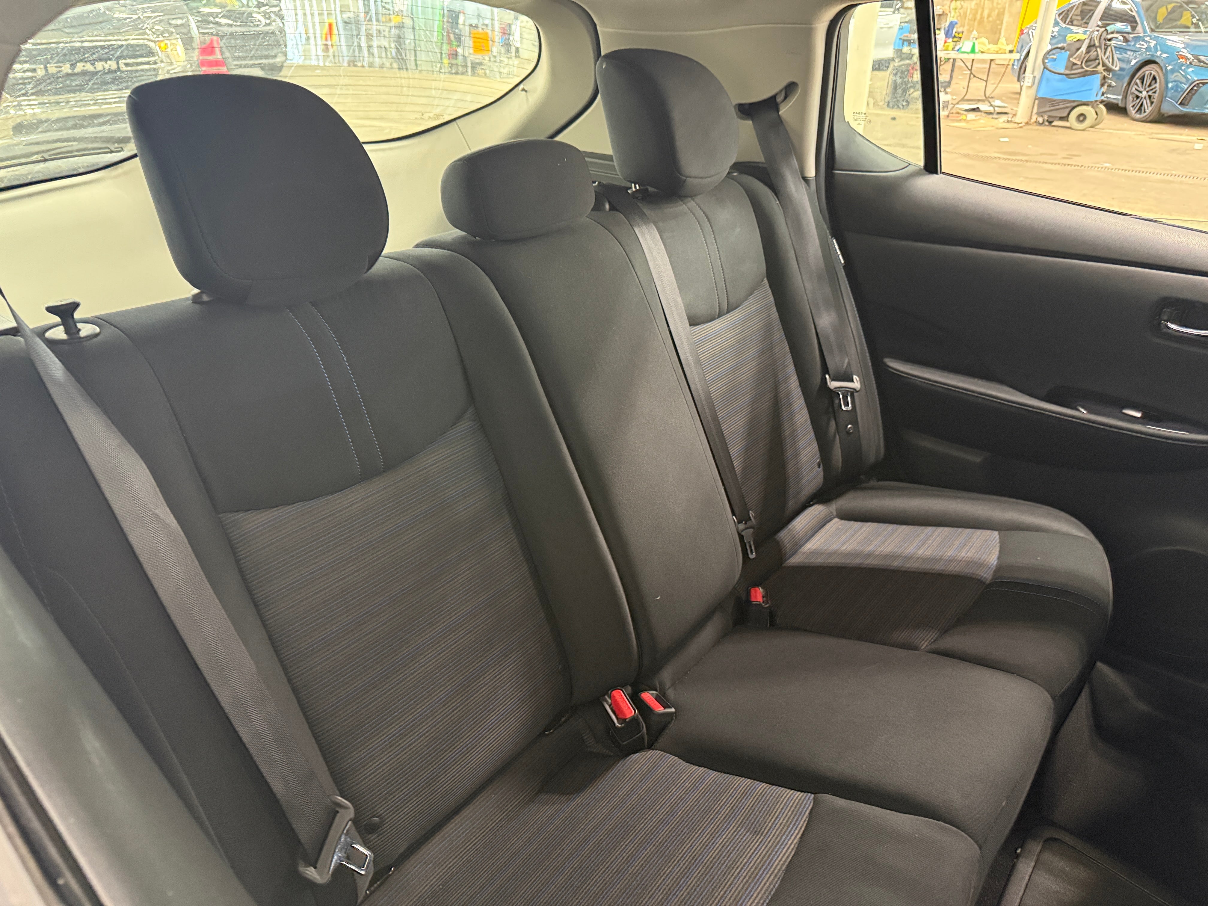 Used 2022 Nissan LEAF SV with VIN 1N4AZ1CV3NC550828 for sale in Oak Creek, WI