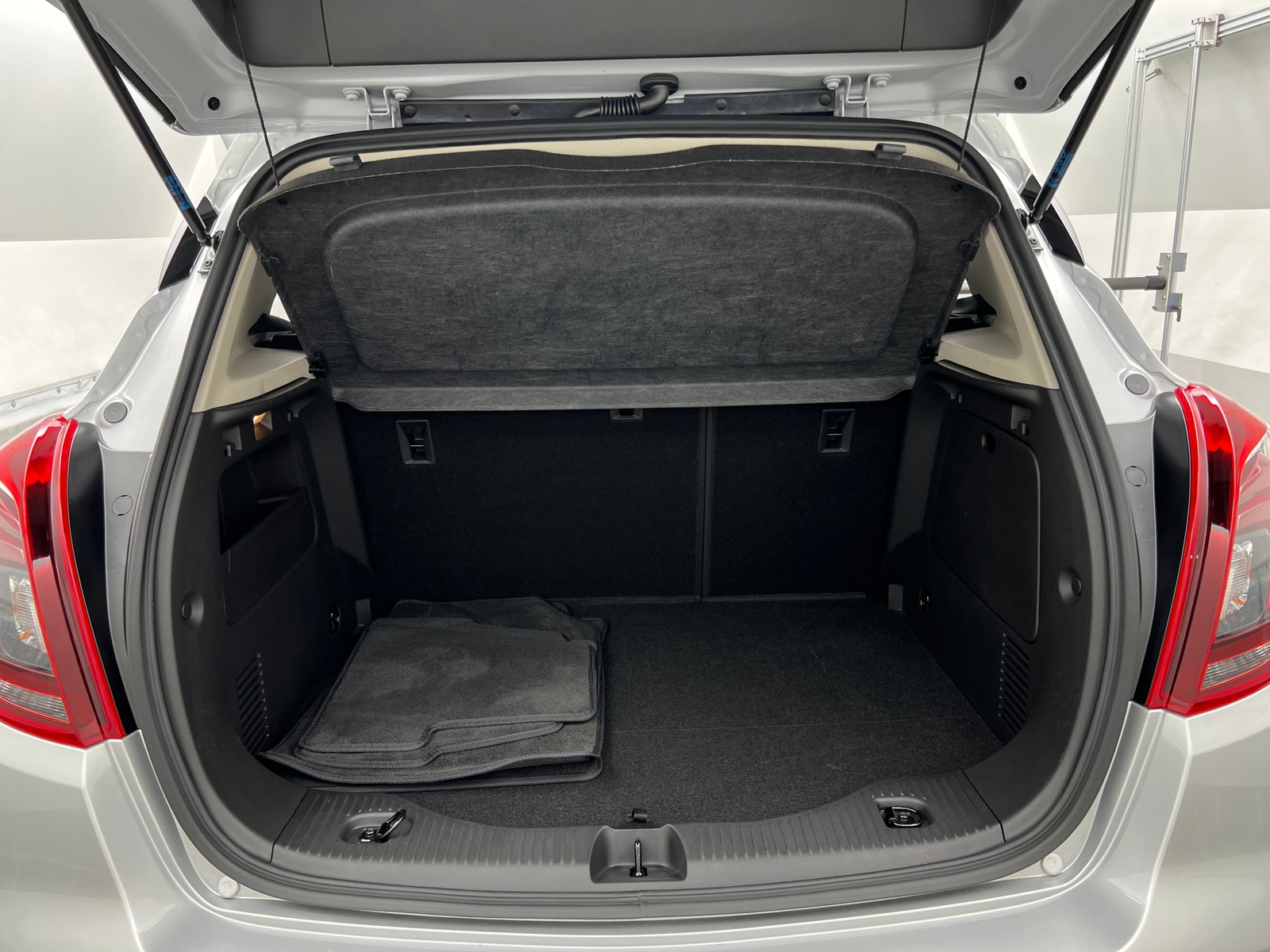 Thumbnail: 2022 Buick Encore - 6