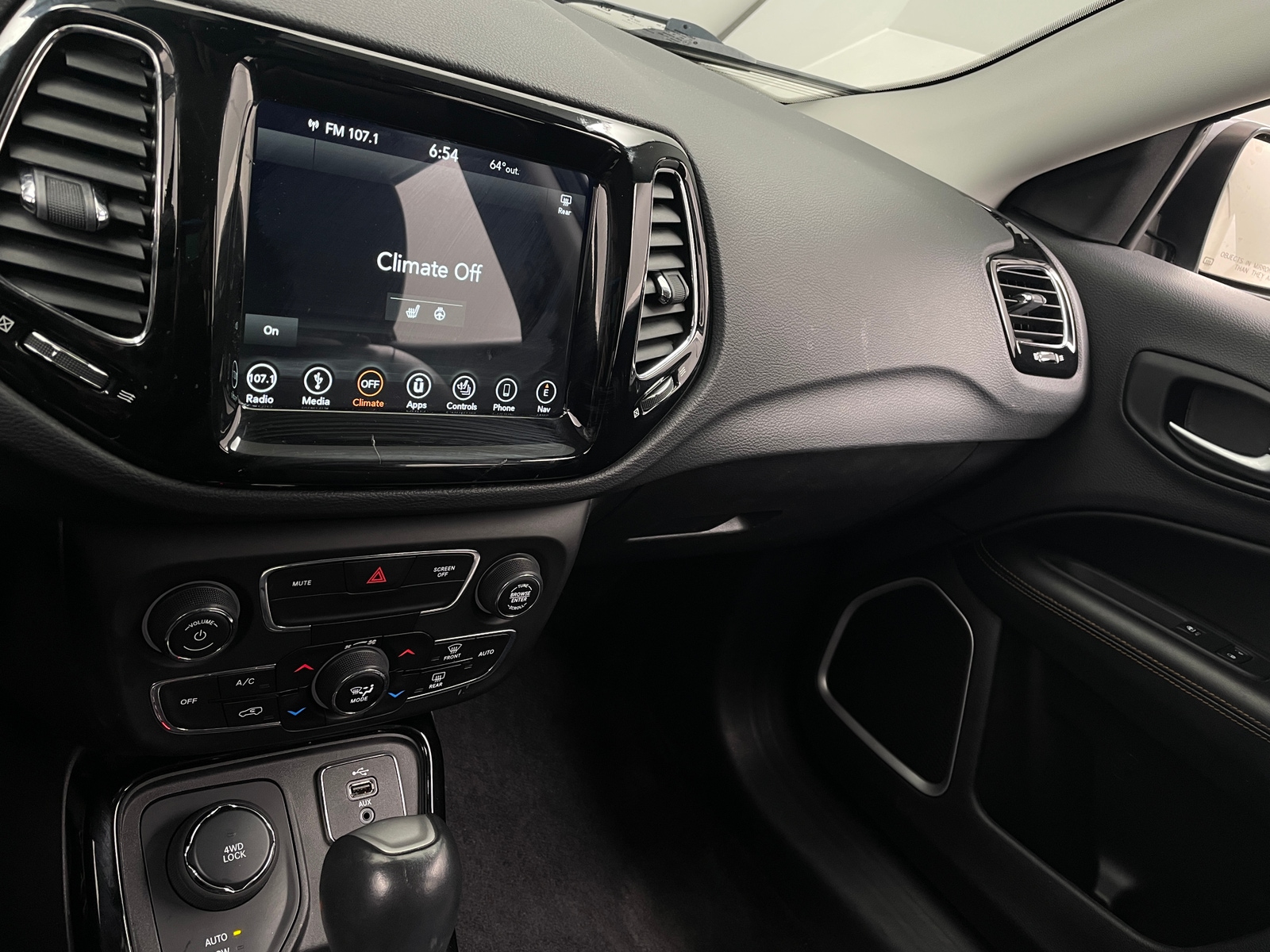 Thumbnail: 2018 Jeep Compass - 3