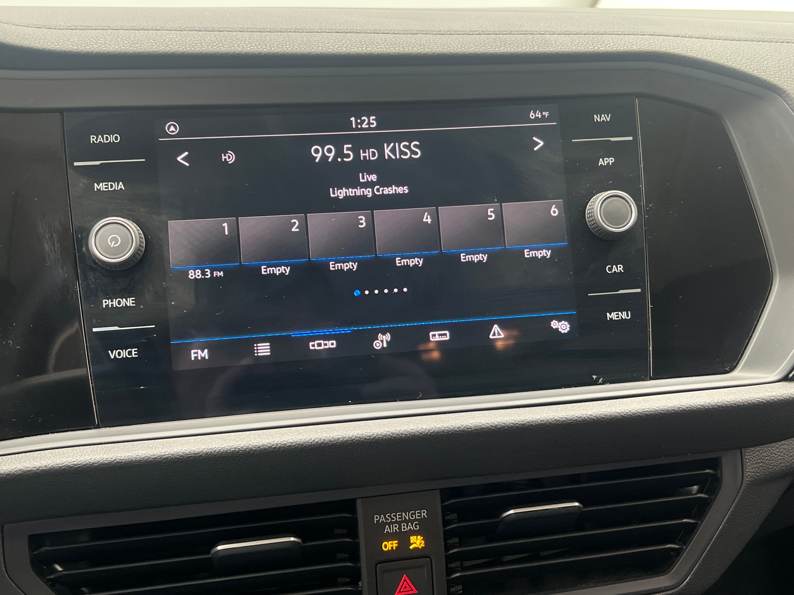 Thumbnail: 2024 Volkswagen Jetta - 3