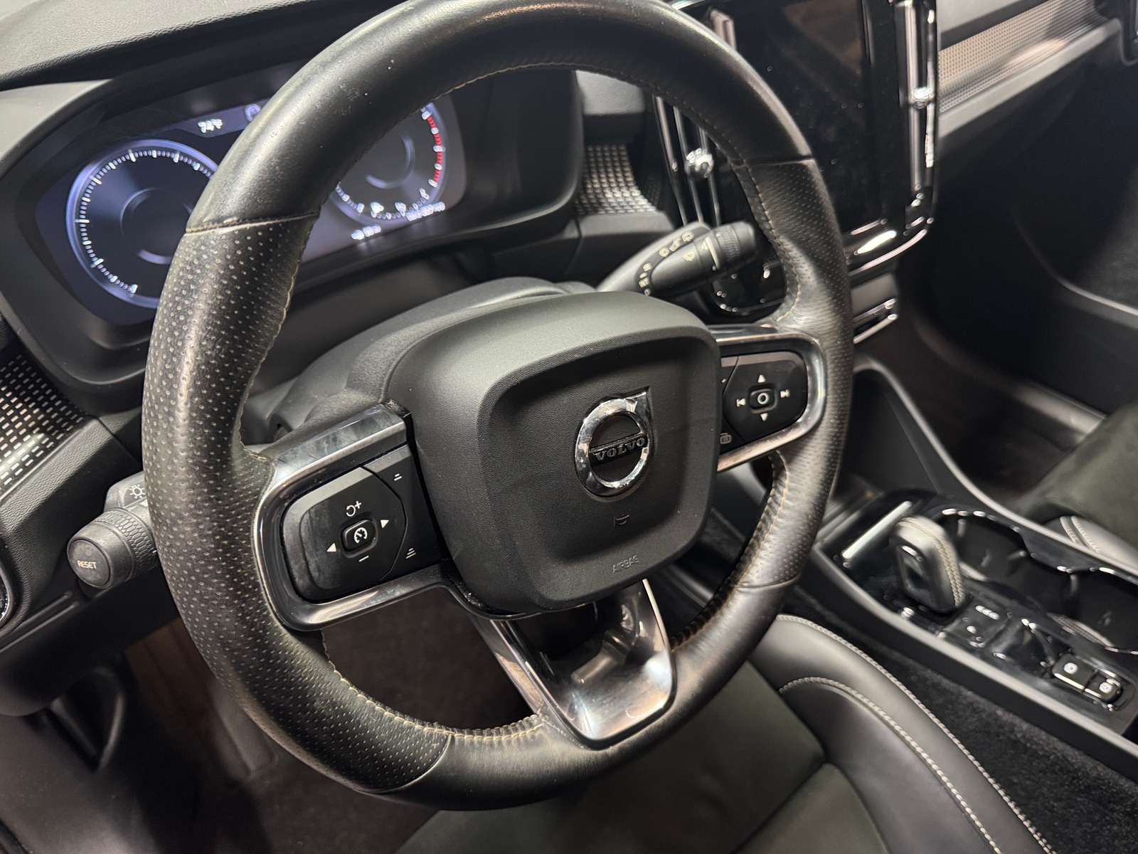 Thumbnail: 2021 Volvo XC40 - 5