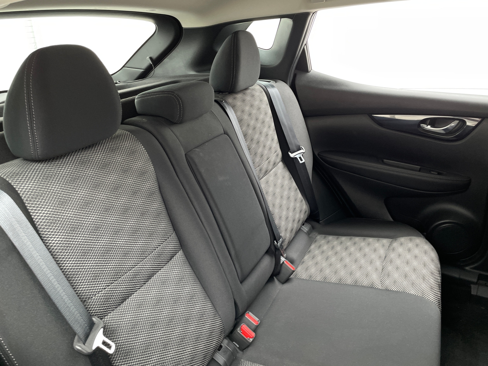 Thumbnail: 2018 Nissan Rogue Sport - 6