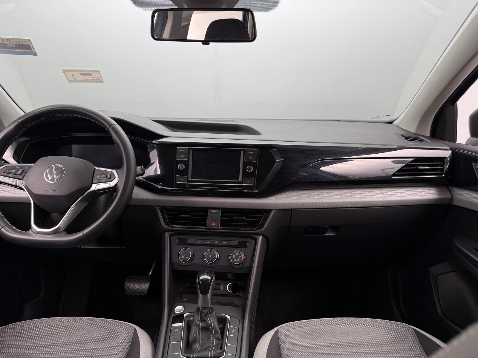 Thumbnail: 2022 Volkswagen Taos - 3