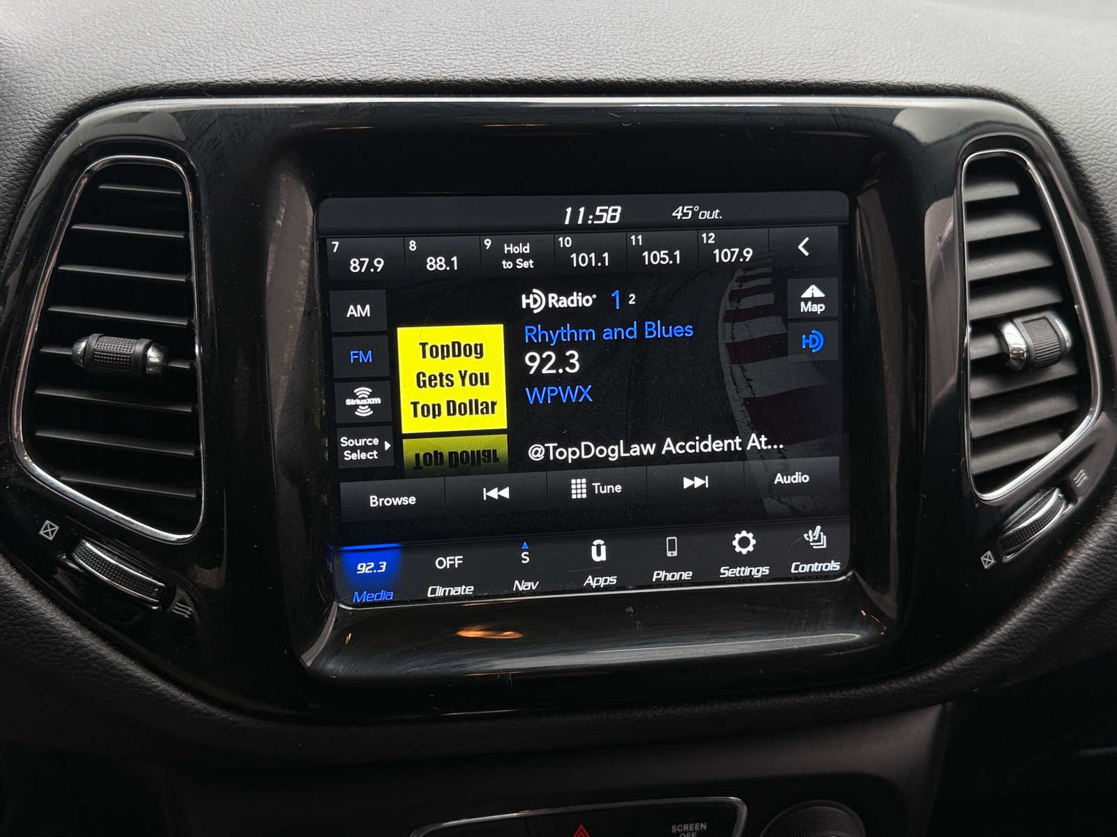 Thumbnail: 2021 Jeep Compass - 3