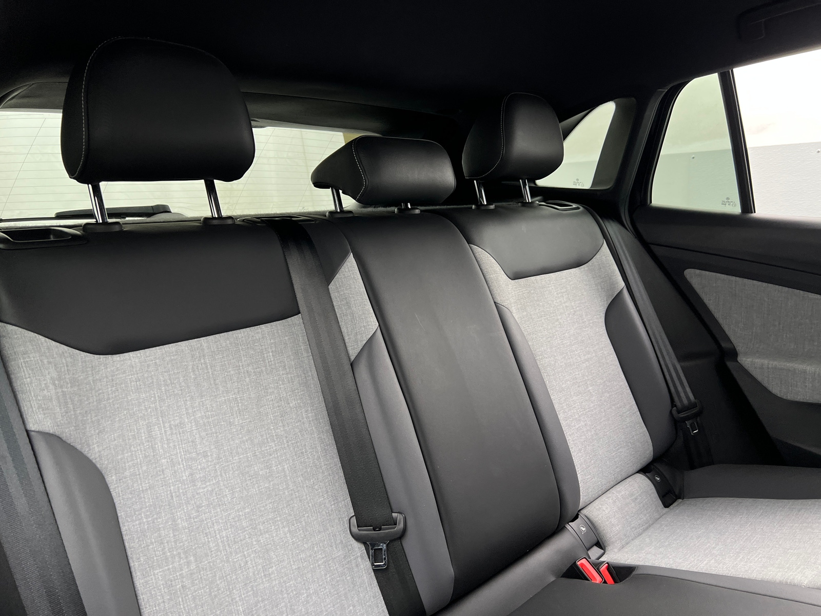 Thumbnail: 2023 Volkswagen ID.4 - 5