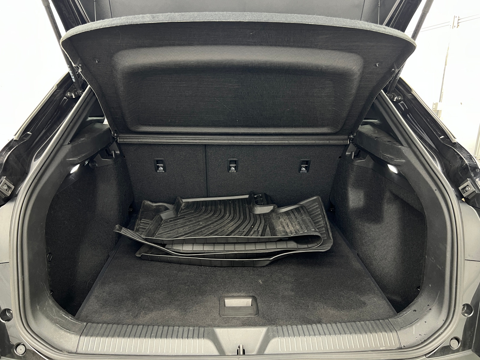 Thumbnail: 2023 Volkswagen ID.4 - 6