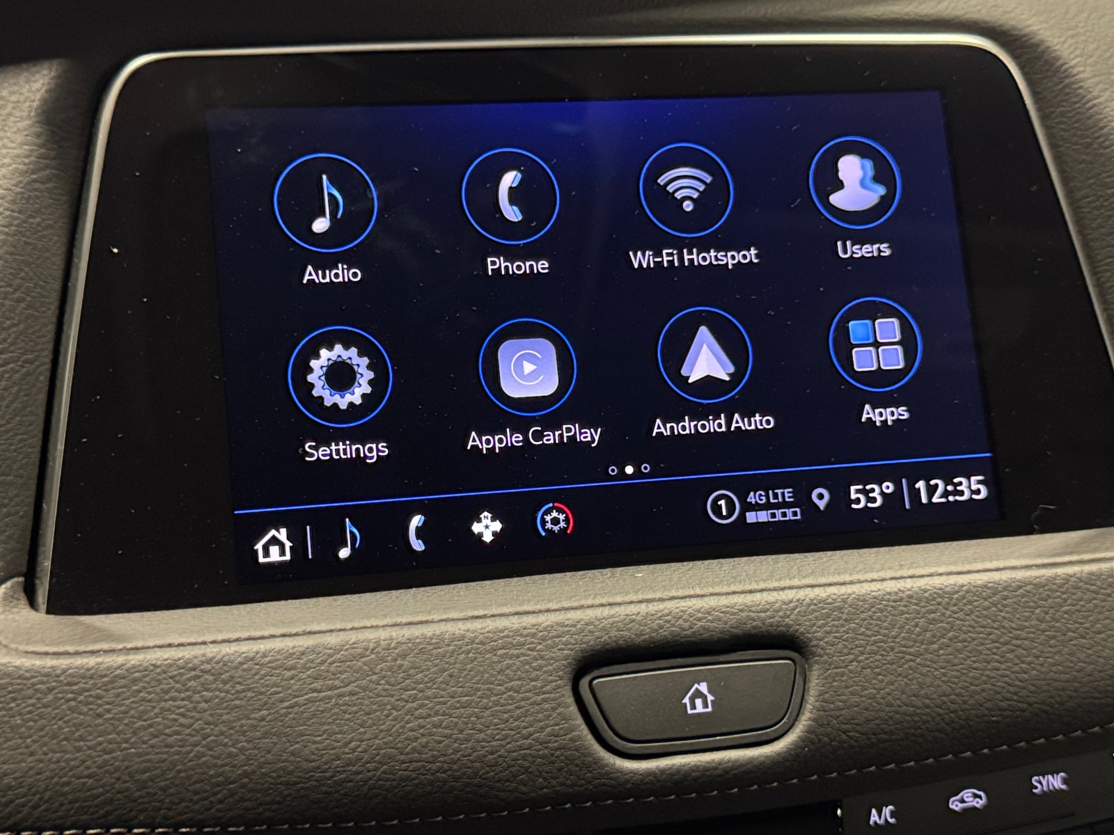 Thumbnail: 2023 Cadillac XT4 - 3