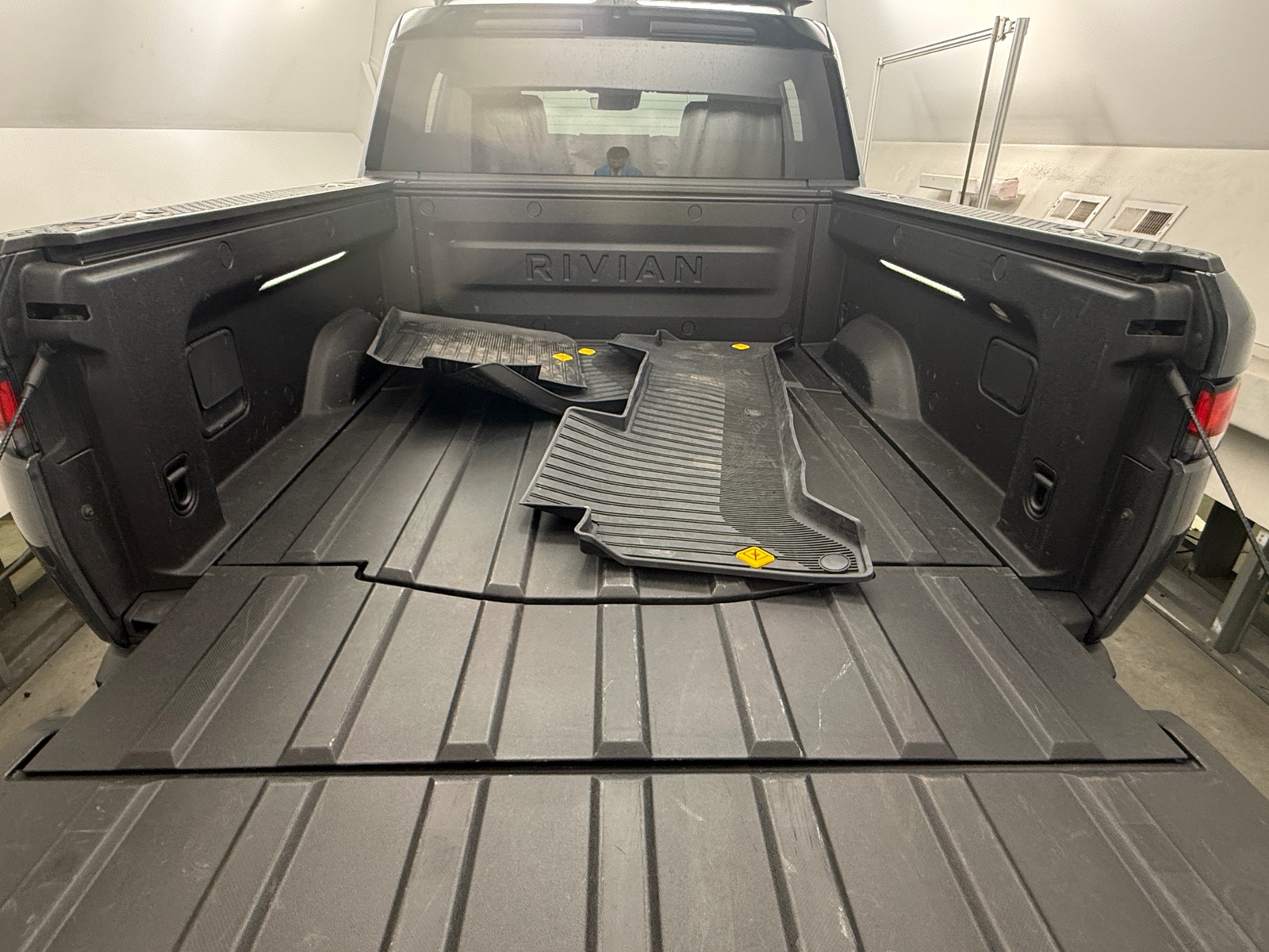 Thumbnail: 2023 Rivian R1T - 6