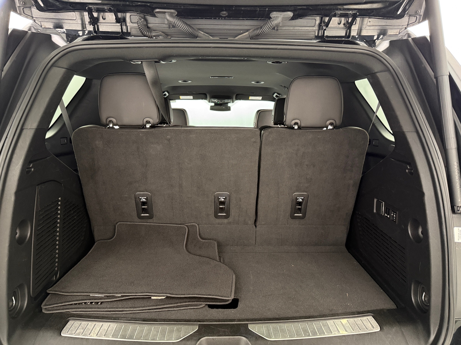 Thumbnail: 2023 Chevrolet Tahoe - 6