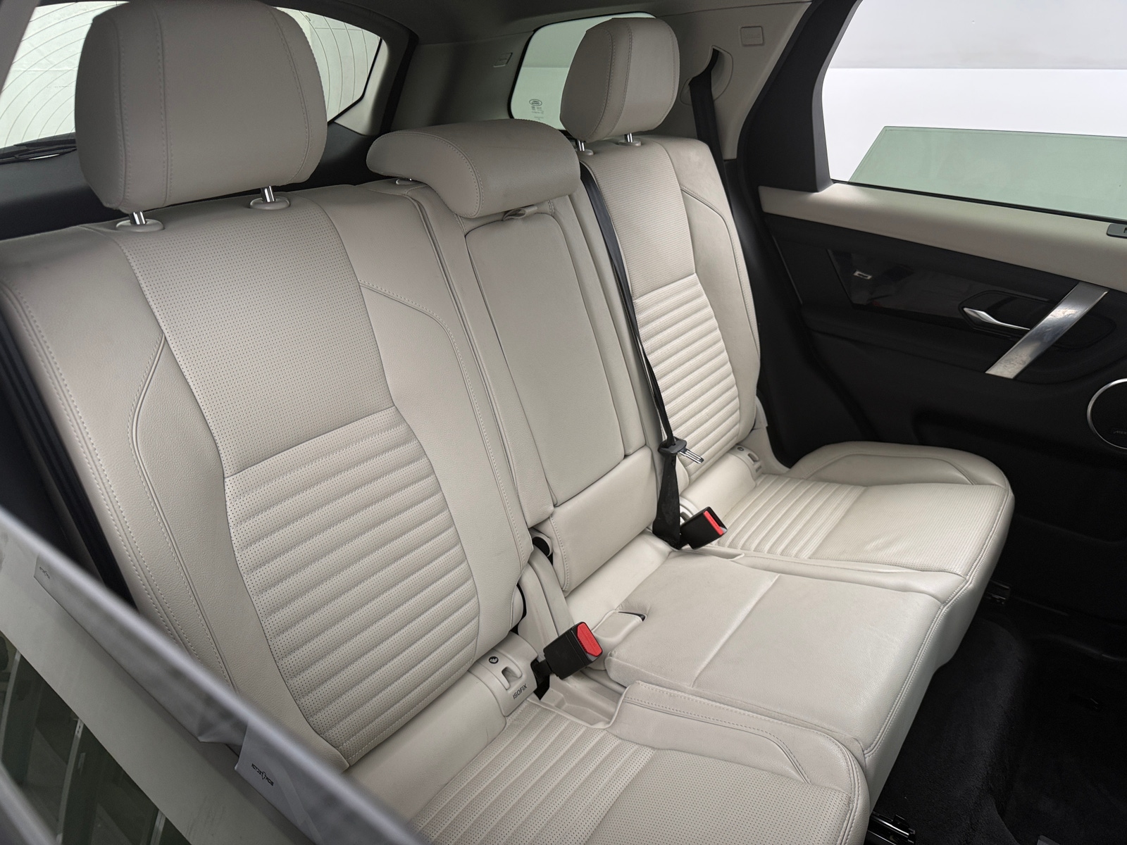 Thumbnail: 2020 Land Rover Discovery Sport - 5