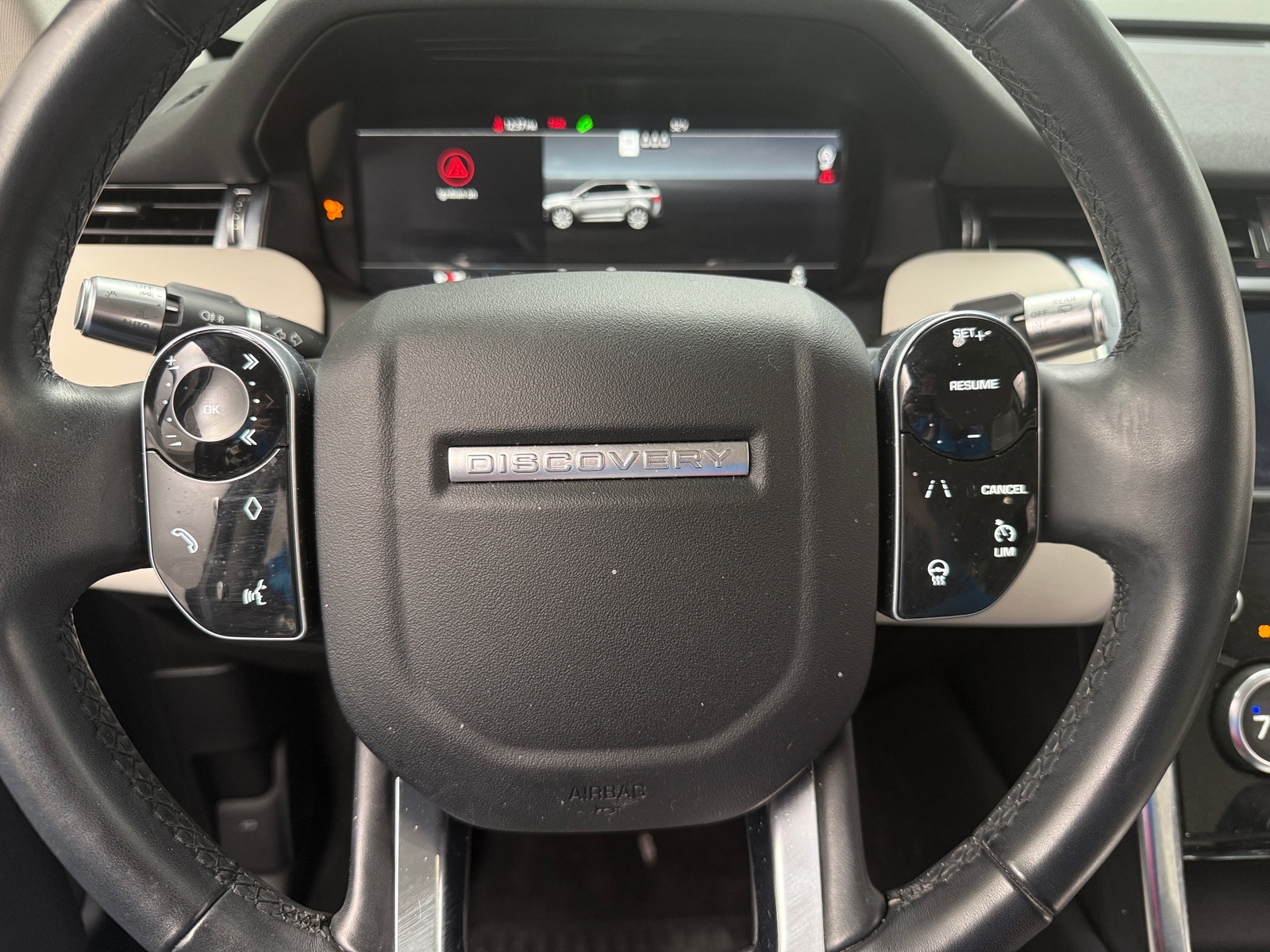 Thumbnail: 2020 Land Rover Discovery Sport - 4