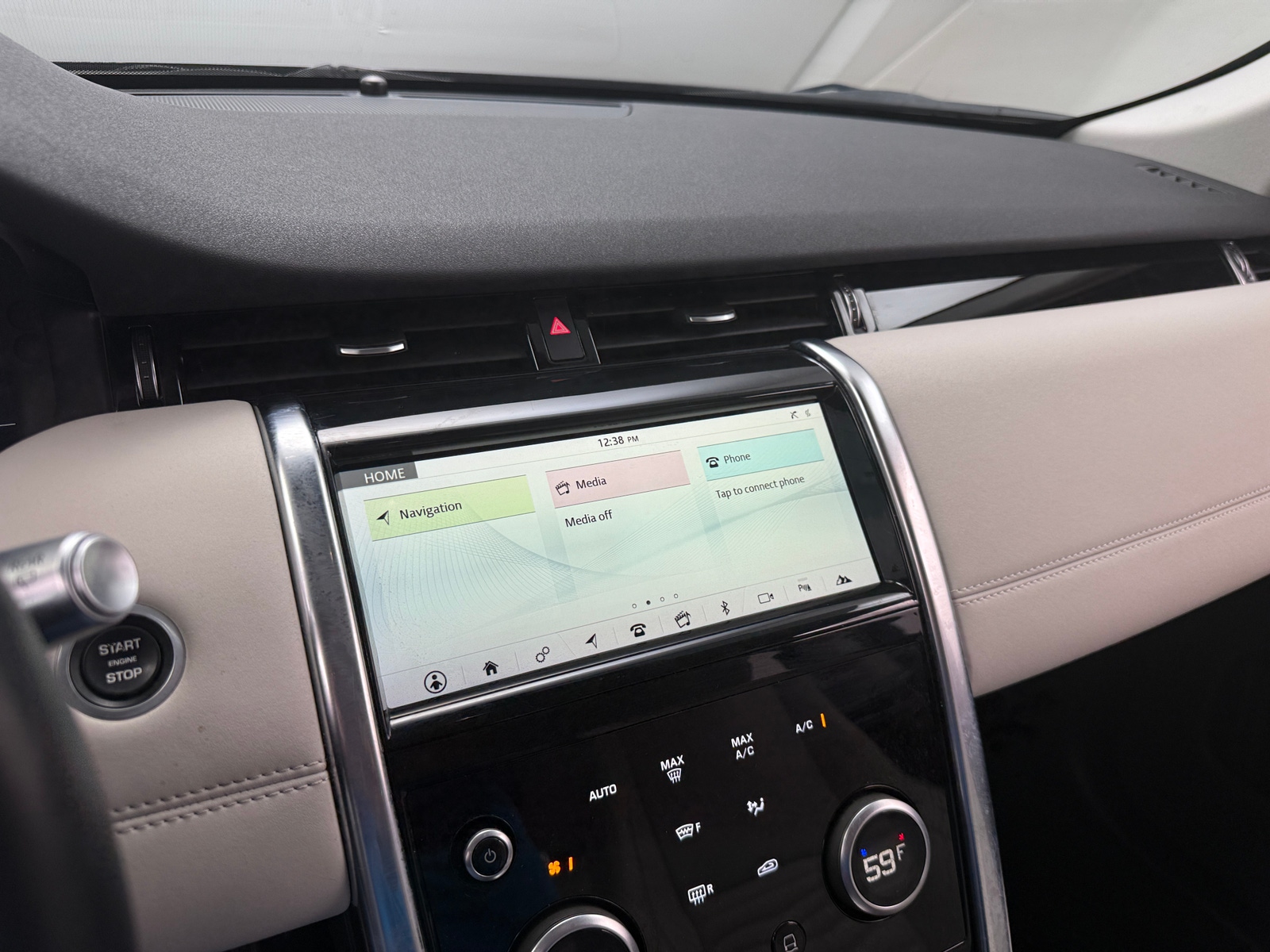 Thumbnail: 2020 Land Rover Discovery Sport - 3