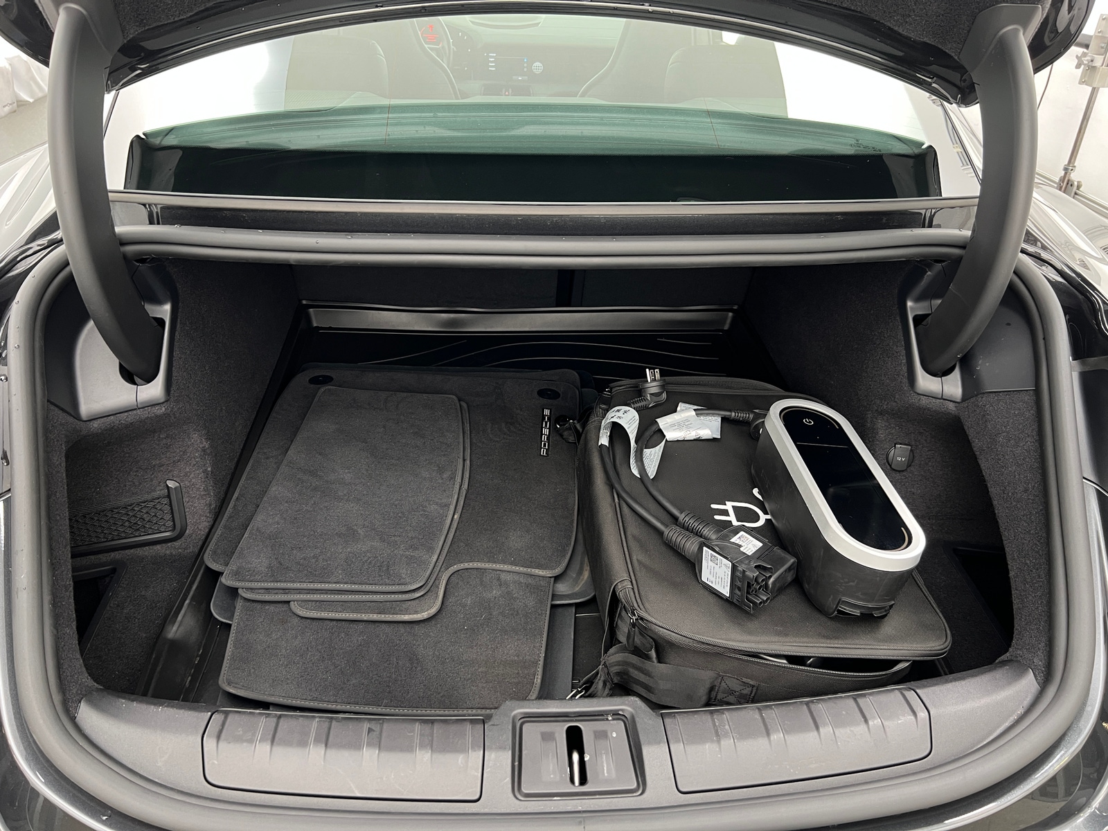 Thumbnail: 2023 Porsche Taycan - 6