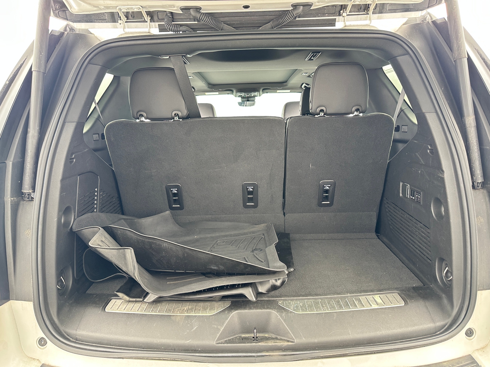 Thumbnail: 2023 Chevrolet Tahoe - 6