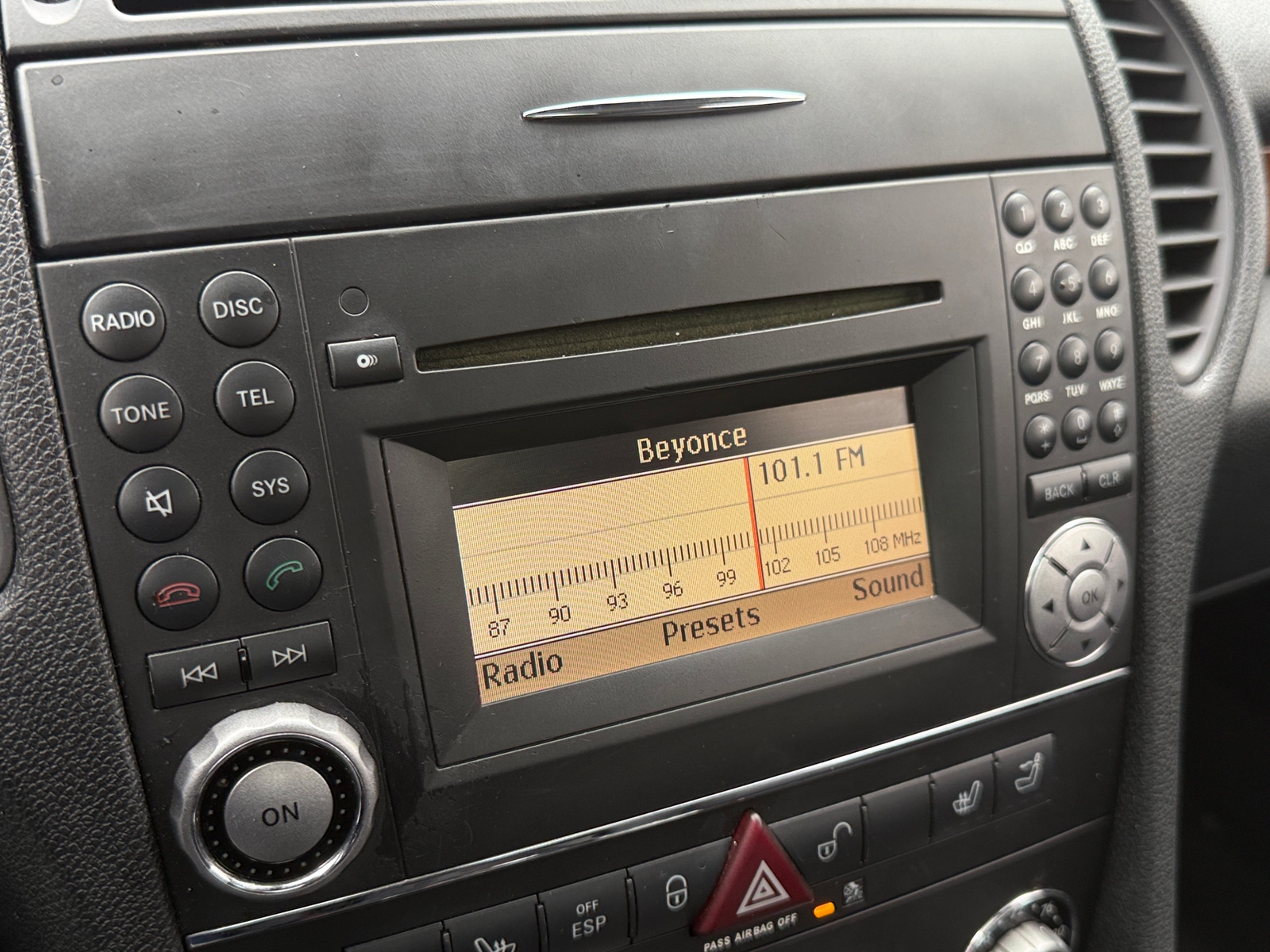 Thumbnail: 2010 Mercedes-Benz SLK - 3